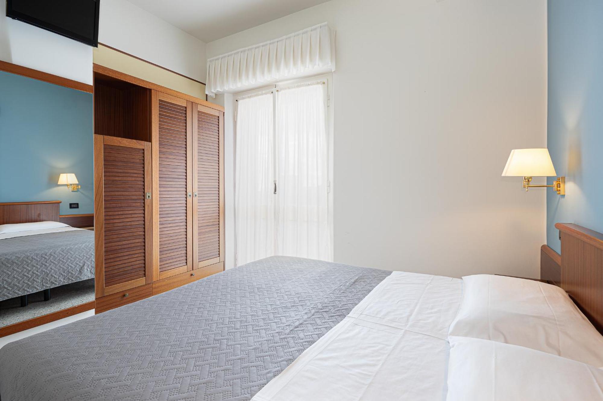 Hotel Avana Fronte Mare Риччоне Экстерьер фото