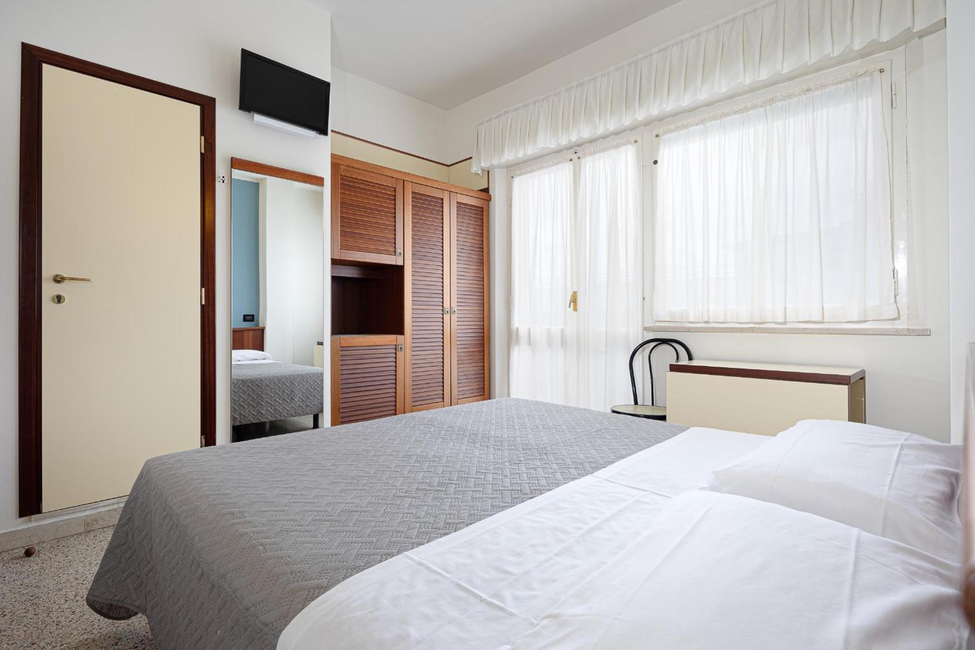 Hotel Avana Fronte Mare Риччоне Экстерьер фото